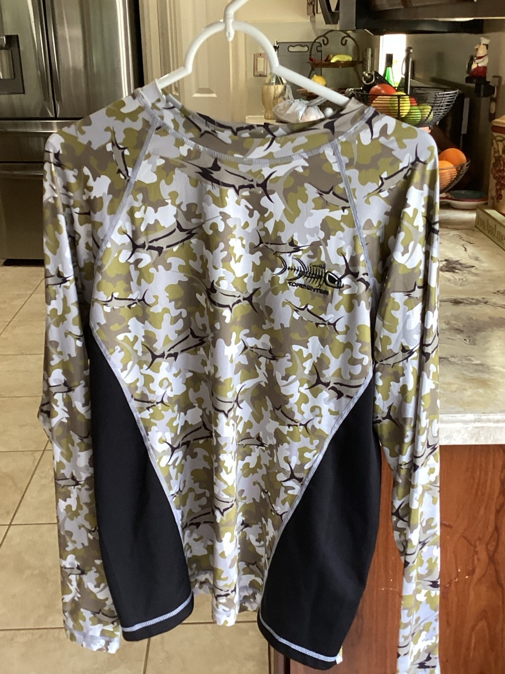 Men's Long-Sleeve Rash Guard - Camo Olive/Black